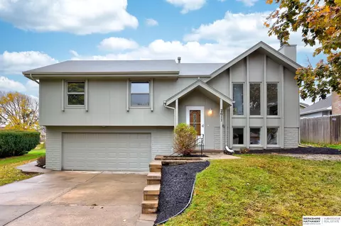 2611 N 112 Ave, Omaha, NE 68164