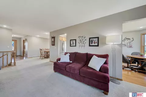 Living - 706 Clearwater Cir, Beatrice, NE 68310 photo 3 of 4