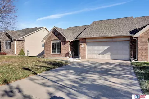 Exterior - 706 Clearwater Cir, Beatrice, NE 68310 photo 2 of 9