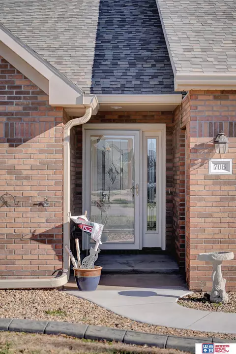 Exterior - 706 Clearwater Cir, Beatrice, NE 68310 photo 5 of 9