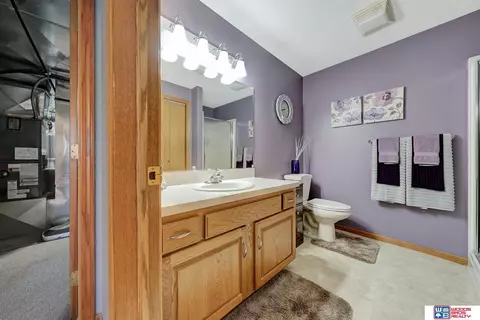 Bath - 706 Clearwater Cir, Beatrice, NE 68310 photo 6 of 8