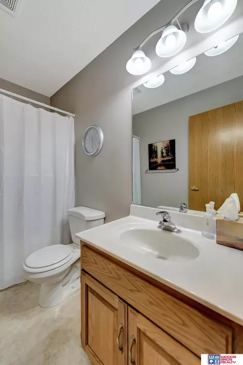 Bath - 706 Clearwater Cir, Beatrice, NE 68310 photo 1 of 8