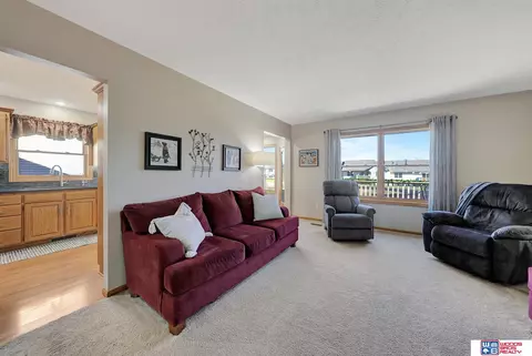 Living - 706 Clearwater Cir, Beatrice, NE 68310 photo 2 of 4