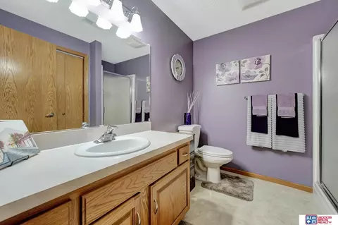 Bath - 706 Clearwater Cir, Beatrice, NE 68310 photo 7 of 8