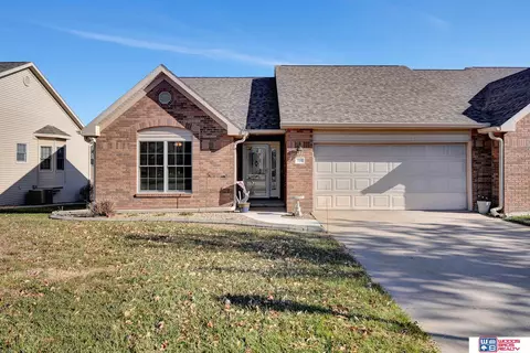 Exterior - 706 Clearwater Cir, Beatrice, NE 68310 photo 3 of 9