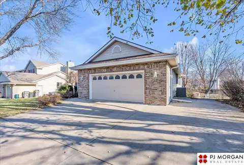 6840 S 44th St, Lincoln, NE 68516