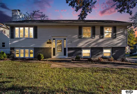 5229 S 104 Avenue Cir, Omaha, NE 68127