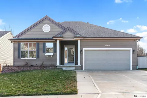 15537 Knudsen Cir, Bennington, NE 68007