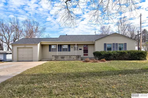 7600 Sunset Dr, Ralston, NE 68127