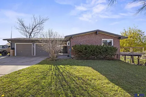 7411 Dotson Rd, Lincoln, NE 68505