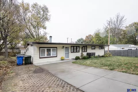 220 Prestwick Rd, Lincoln, NE 68505