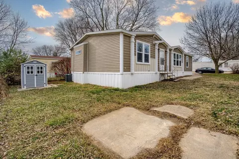 8580 Thompson Dr, Blair, NE 68008