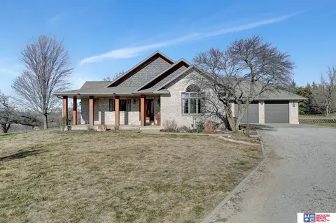 2048 E Hickory Rd, Beatrice, NE 68310