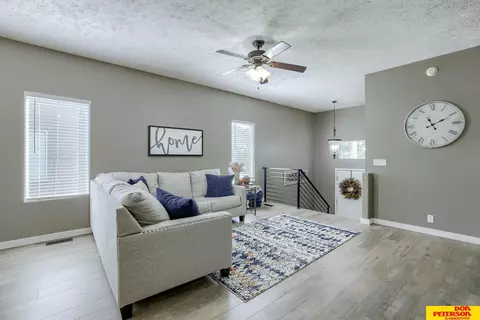 15008 Camden Ave, Omaha, NE 68116