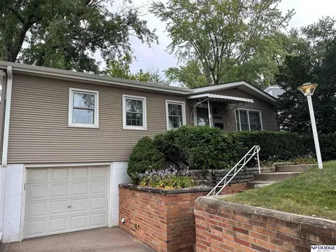 6930 Charles St, Omaha, NE 68132