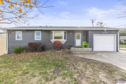 1203 Wedgewood Dr, Council Bluffs, IA 51503