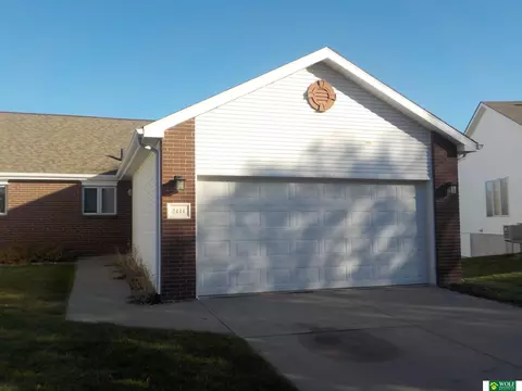 2444 Dodge St, Lincoln, NE 68521