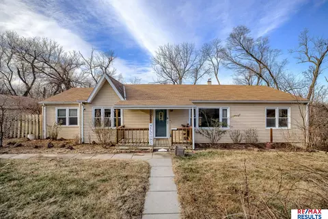 8520 Northridge Dr, Omaha, NE 68112