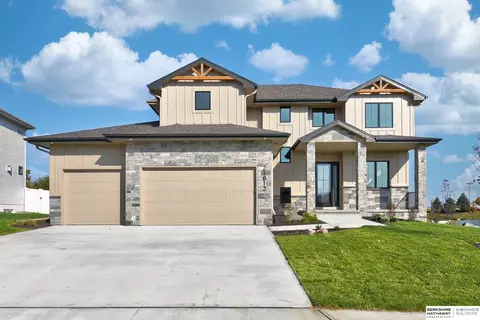12706 S 76th Ave, Papillion, NE 68046