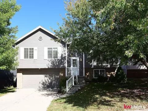 18716 W St, Omaha, NE 68135