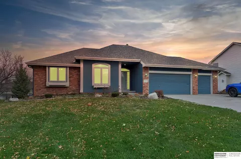 1709 N 212th St, Omaha, NE 68022