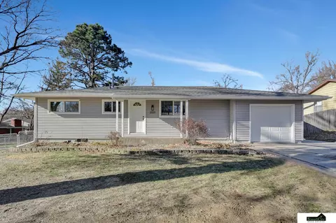 2031 Morningside Dr, Lincoln, NE 68506