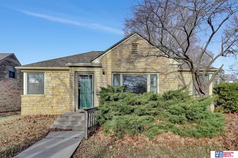 2636 Woodsdale Blvd, Lincoln, NE 68502