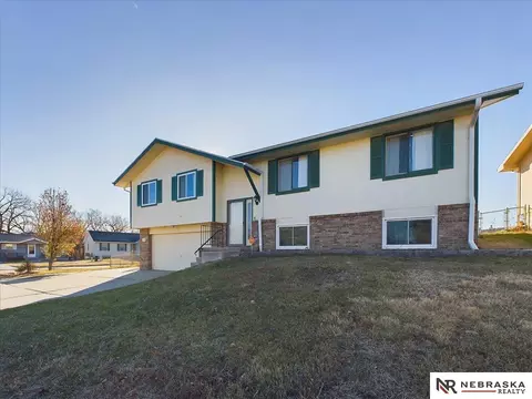 5301 W Olympic Cir, Lincoln, NE 68524