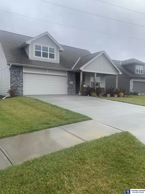10113 S 180th Ave Cir, Omaha, NE 68136