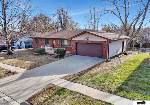 1811 Montclair Dr, Lincoln, NE 68521