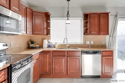 7221 Michelle Ave, La Vista, NE 68128