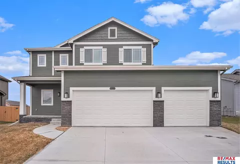 21208 Madison St, Elkhorn, NE 68022