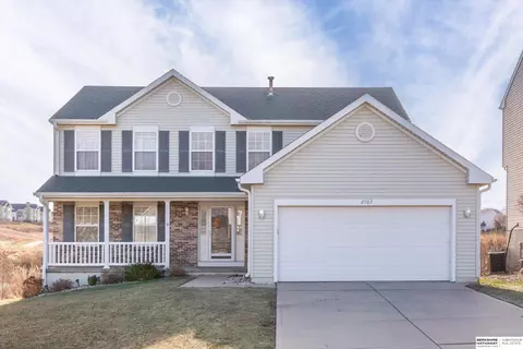 2703 Arrowhead Ln, Bellevue, NE 68123