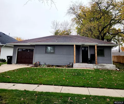 736 W 10th St, Wahoo, NE 68066