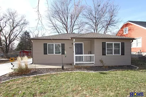 1801 S 49th St, Lincoln, NE 68506