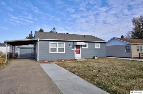 4014 Spring Cir, Omaha, NE 68105