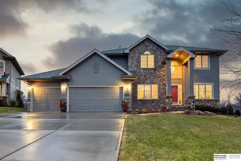 18510 Lafayette Cir, Omaha, NE 68022