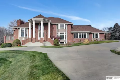5200 Trotter Rd, Lincoln, NE 68516