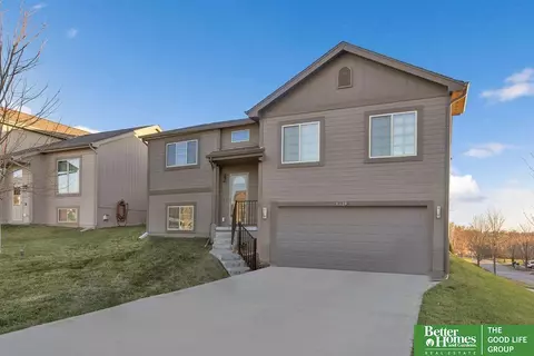 9181 Black St, Omaha, NE 68122