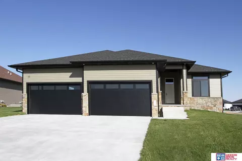 7720 Augustine Ave, Lincoln, NE 68516