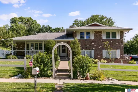 8101 Trendwood Dr, Lincoln, NE 68505