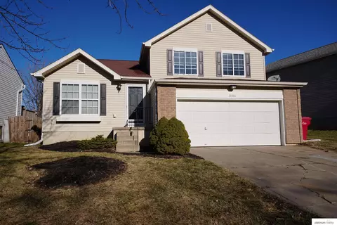 11166 Girard St, Omaha, NE 68142