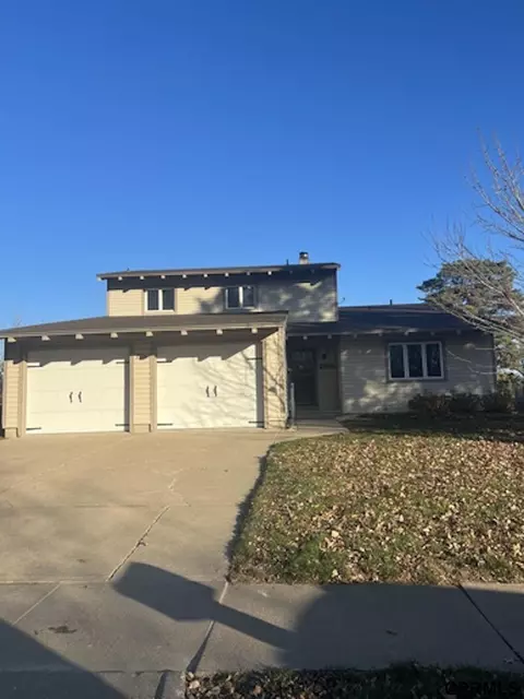 2818 Palmer Dr, Fremont, NE 68025
