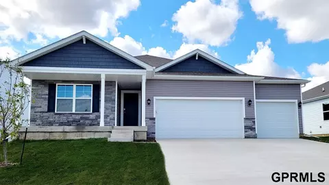 6403 Harvest Dr, Omaha, NE 68157