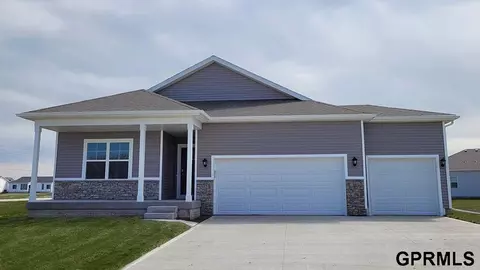 6407 Harvest Dr, Papillion, NE 68157
