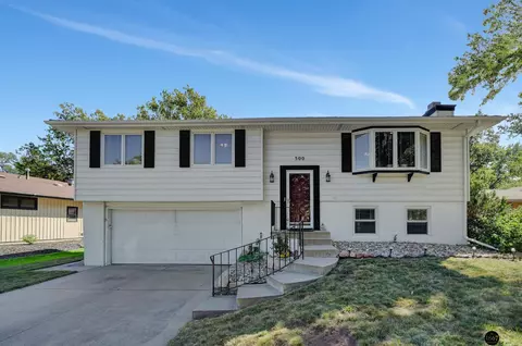 500 Driftwood Dr, Lincoln, NE 68510