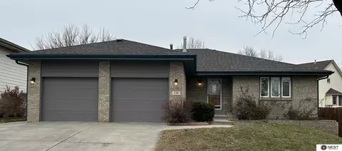 734 Glacier Trl, Lincoln, NE 68521