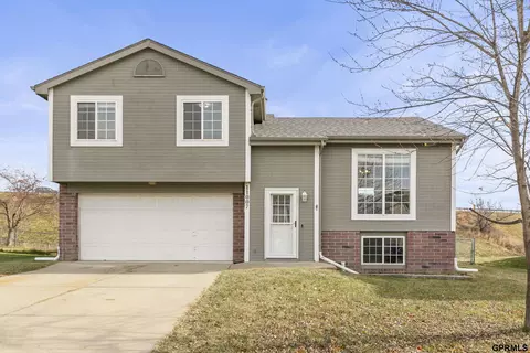 11007 S 17th St, Bellevue, NE 68123