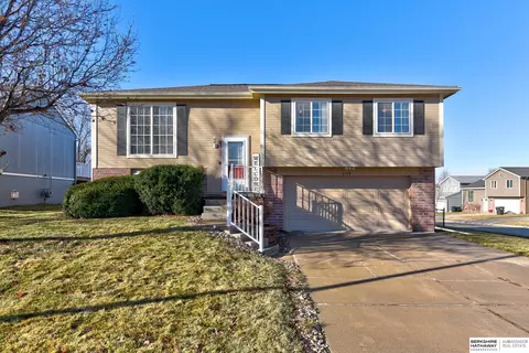 6718 N 110 Ave, Omaha, NE 68164