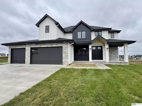 12362 Fenwick St, Papillion, NE 68046